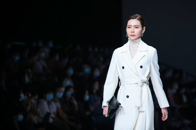 赢智尚·追溯时尚大秀完美收官，演绎职场新风尚